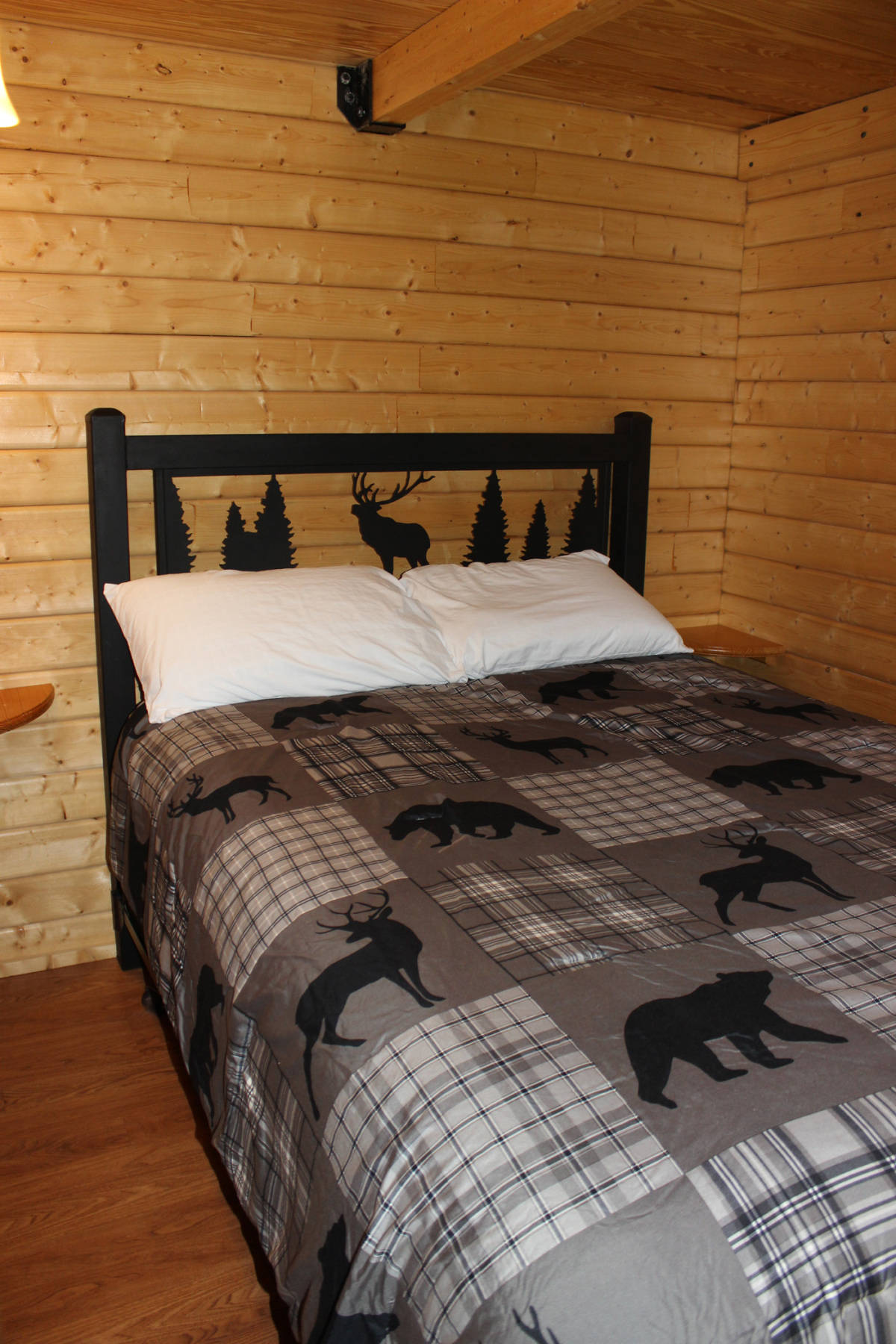 Elkhorn Ridge large cabin second bedroom with queen bed
