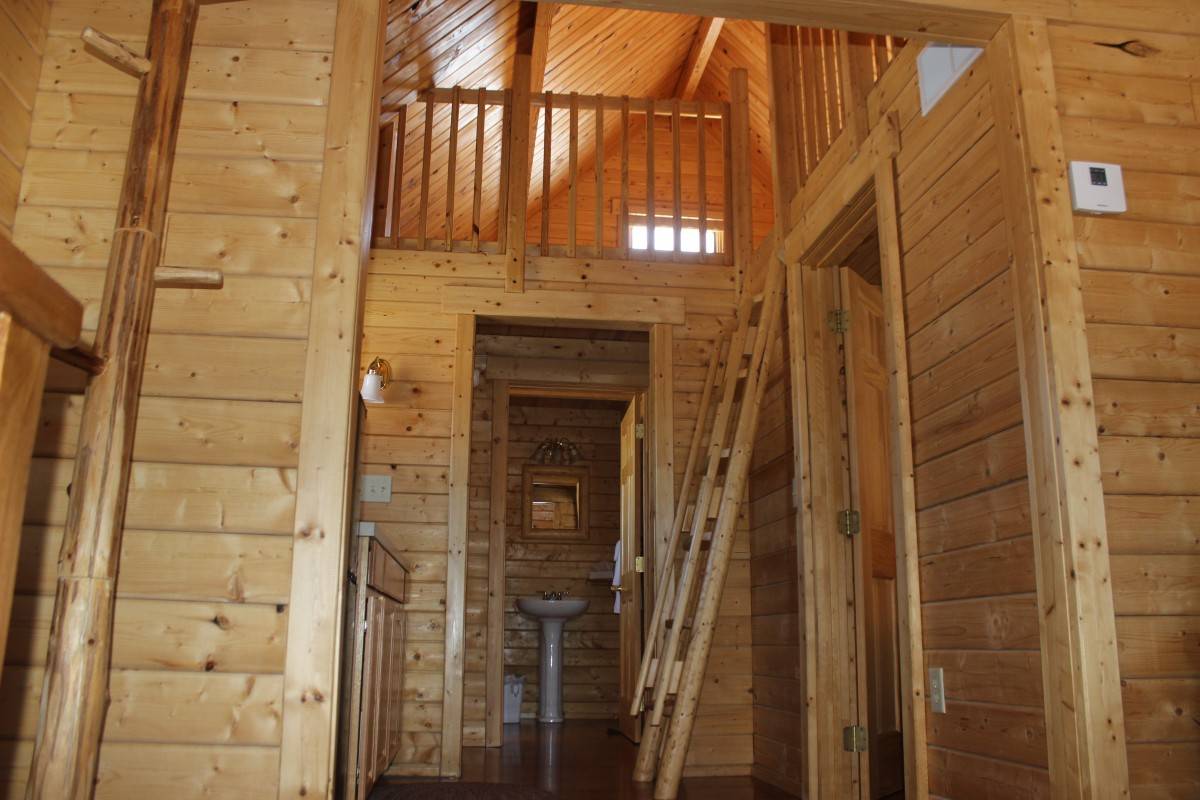 Elkhorn Ridge Large cabin loft, fits two additional air mattresses (not provided)