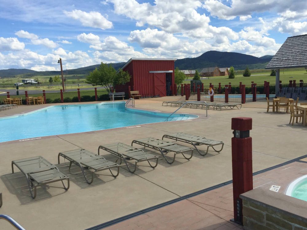 Elkhorn Ridge Resort Pool area