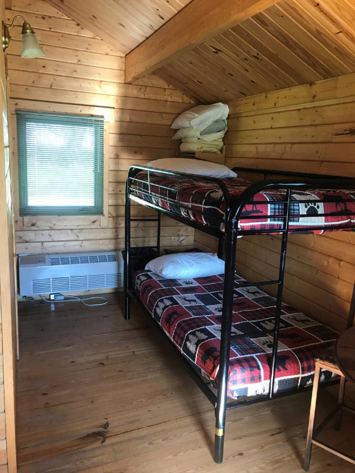 Small cabin bunk beds